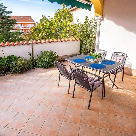 Apartmán Fuer 6 Personen By Interhome Crikvenica