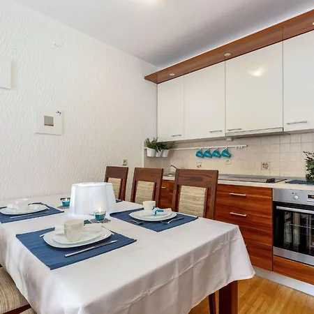 Fuer 6 Personen By Interhome Crikvenica