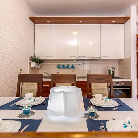 Fuer 6 Personen By Interhome Crikvenica