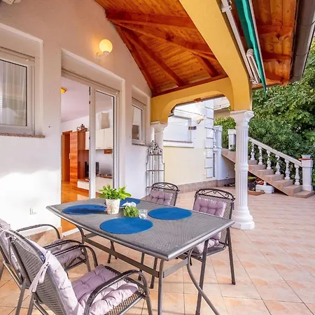 Fuer 6 Personen By Interhome Crikvenica