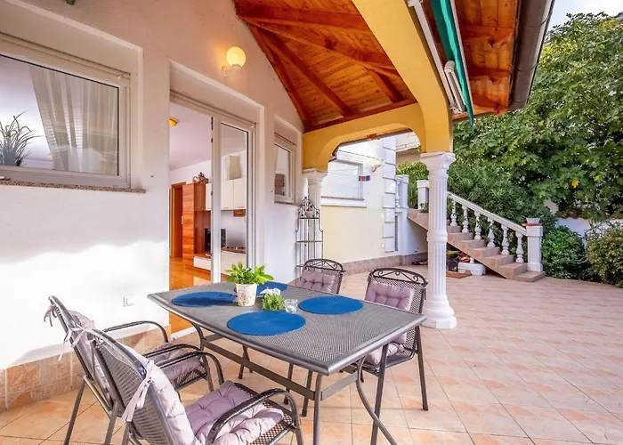 Fuer 6 Personen By Interhome Crikvenica